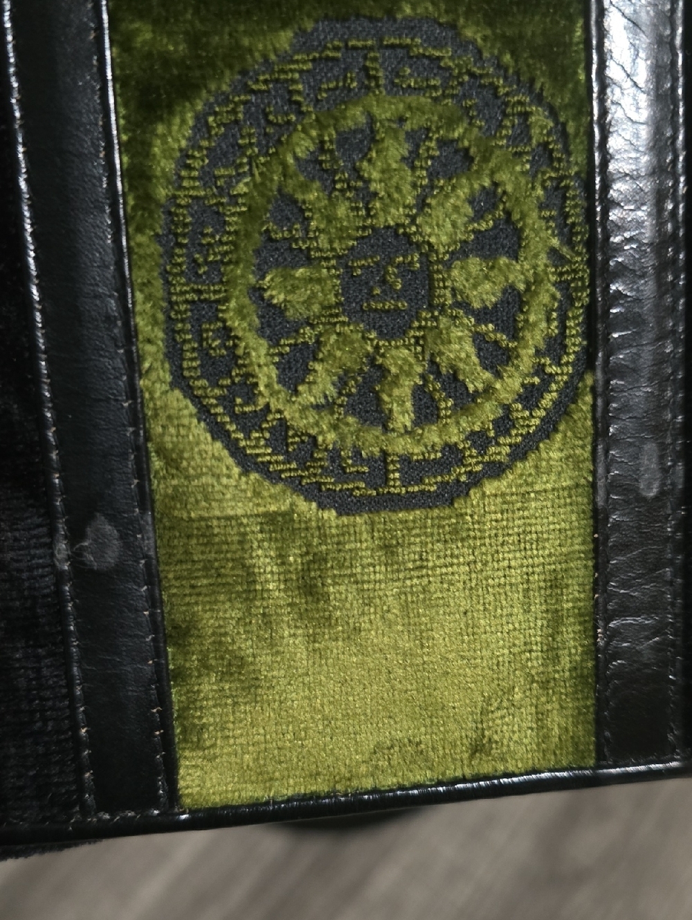 Roberta di Camerino Black and Olive Green Velvet Clutch with Gold Chain - Picture 2 of 5